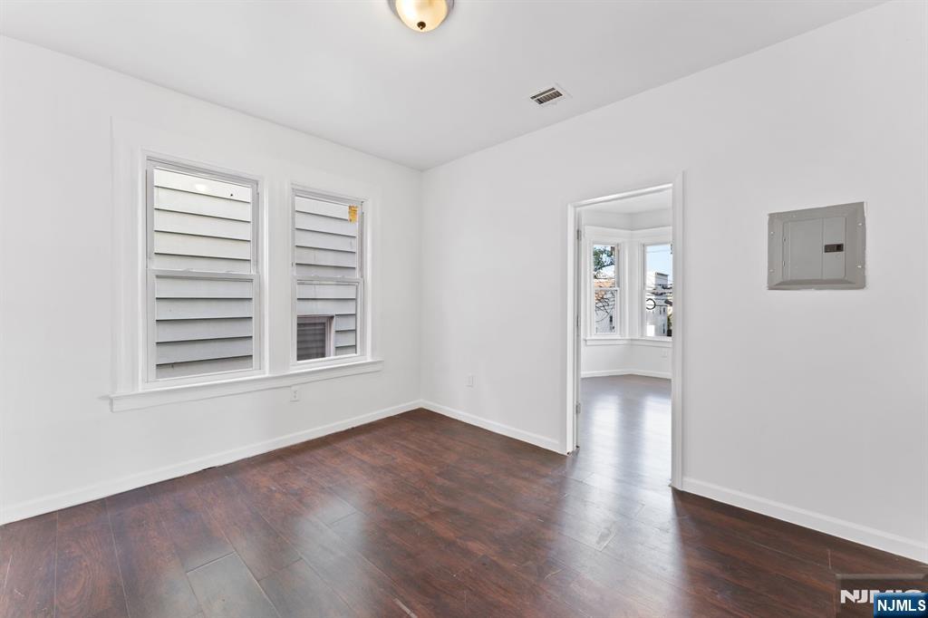 595 15th Avenue Newark, NJ 07103 - Photo 8 of 32