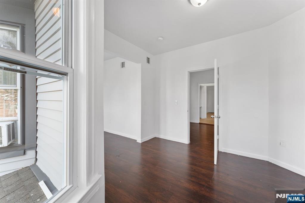 595 15th Avenue Newark, NJ 07103 - Photo 9 of 32