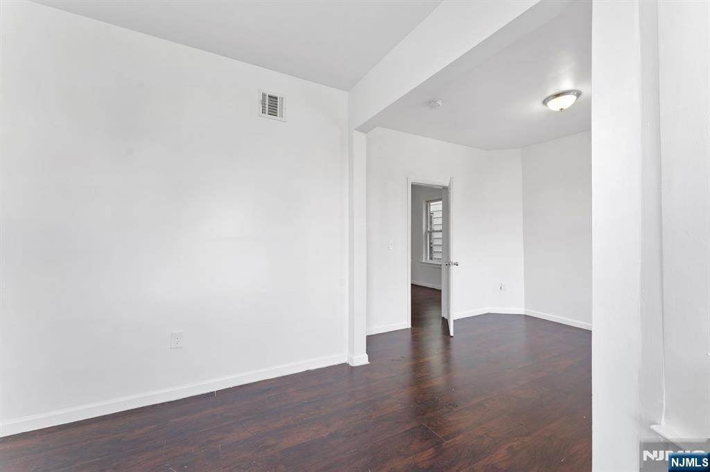 595 15th Avenue Newark, NJ 07103 - Photo 10 of 32