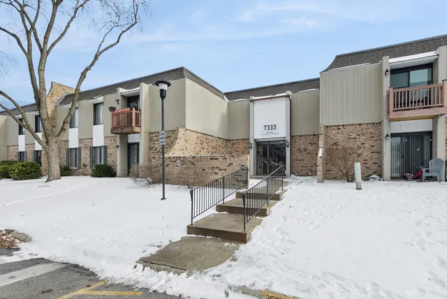 $210,000 | 7333 Grand Avenue, Unit 204, Downers Grove, IL 60516