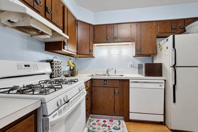 $210,000 | 7333 Grand Avenue, Unit 204, Downers Grove, IL 60516