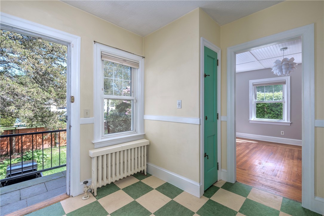 31 Errol Street Warwick, RI 02888 - Photo 13 of 34
