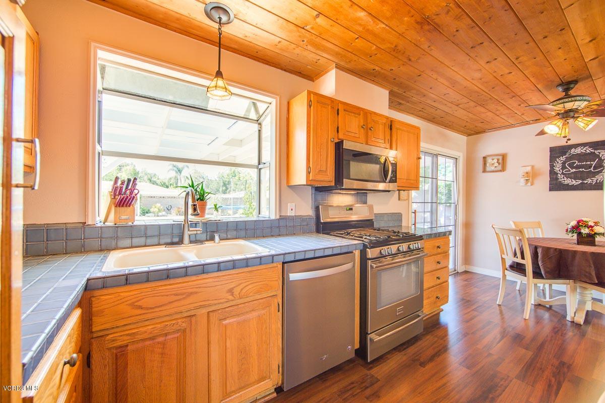 4142 Helene Street Simi Valley, CA 93063 - Photo 11 of 33 4142Helene-11