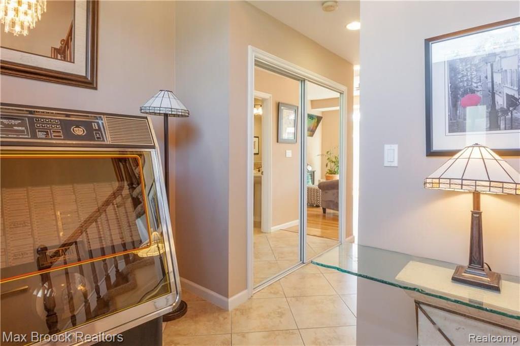2223 Crystal Drive, Unit 24 Rochester Hills, MI 48309 - Photo 4 of 41