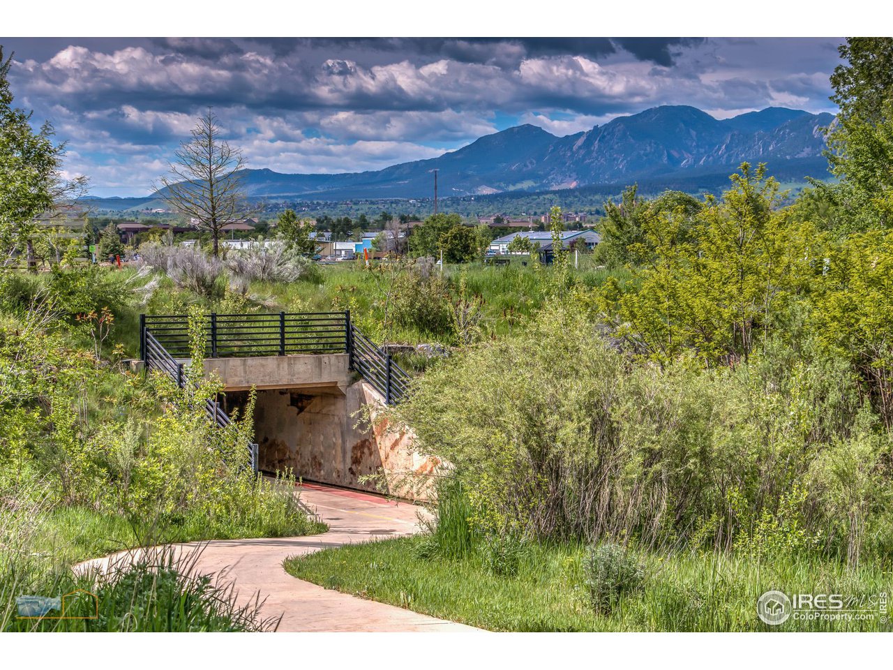 3104 Bell Drive Boulder, CO 80301 - Photo 38 of 40 a view of a yard with an outdoor seating