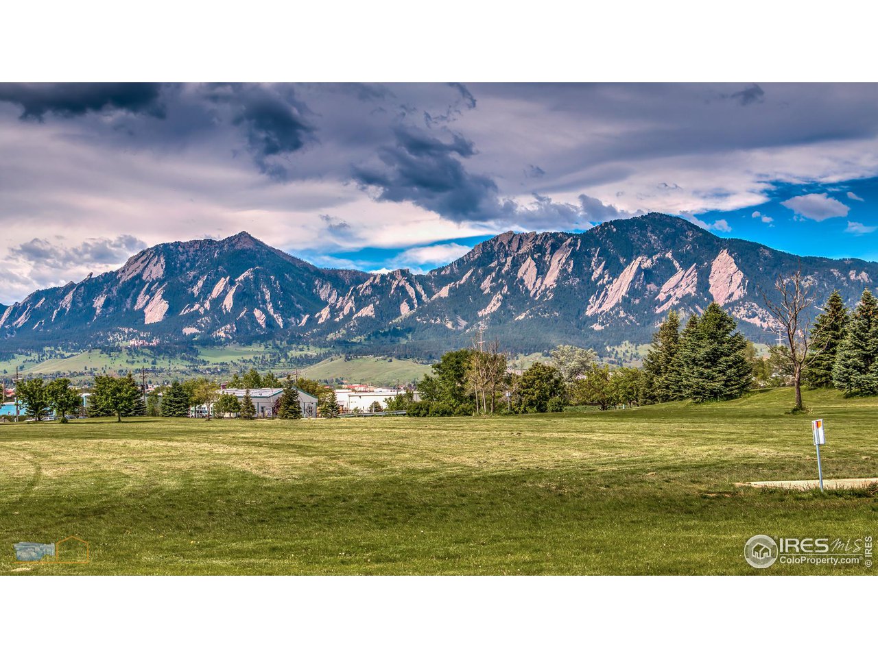 3104 Bell Drive Boulder, CO 80301 - Photo 39 of 40 a view of a town with an ocean