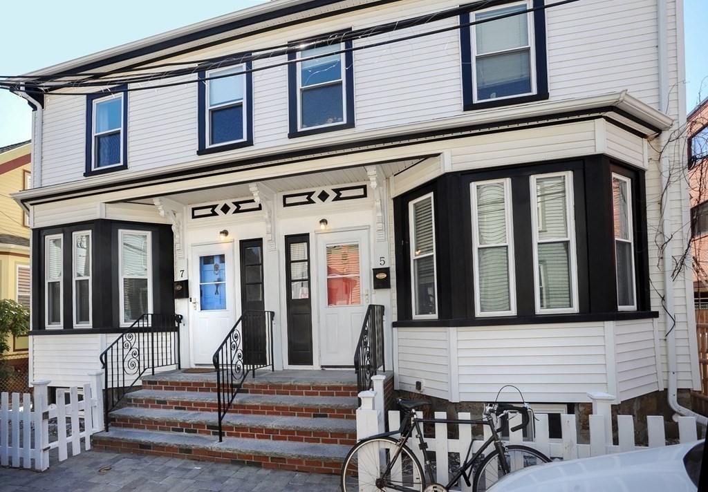 7 Lester Place Boston, MA 02130 - Photo 14 of 33 a front view of a house