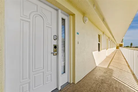 $700,000 | 12000 Gulf Boulevard, Unit 506N, Treasure Island, FL 33706