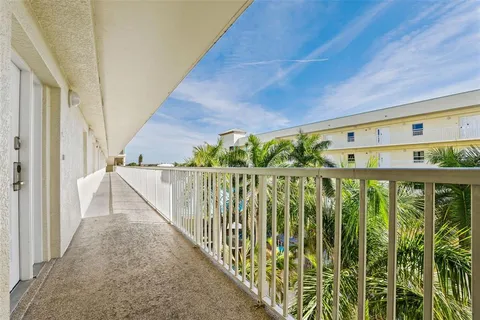 $700,000 | 12000 Gulf Boulevard, Unit 506N, Treasure Island, FL 33706