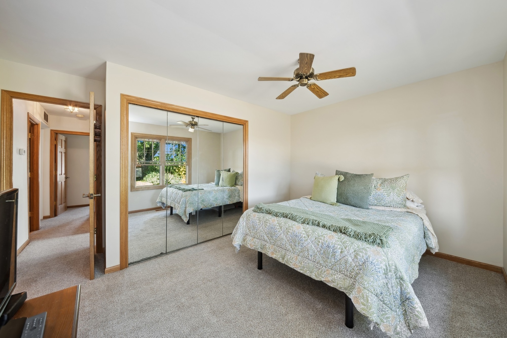 1240 Rosedale Lane Hoffman Estates, IL 60169 - Photo 17 of 30 Gallery Image 17