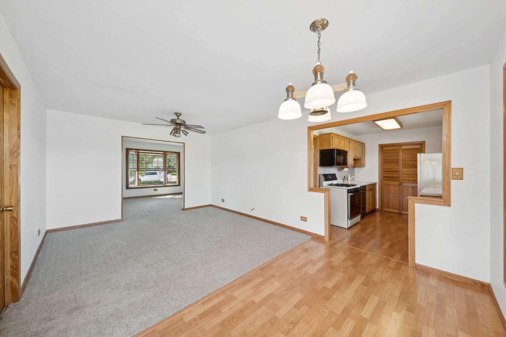 1240 Rosedale Lane Hoffman Estates, IL 60169 - Photo 8 of 30 Gallery Image 8