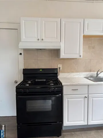$1,800 | 28 Fair Street, Unit 28B, Hackensack, NJ 07601