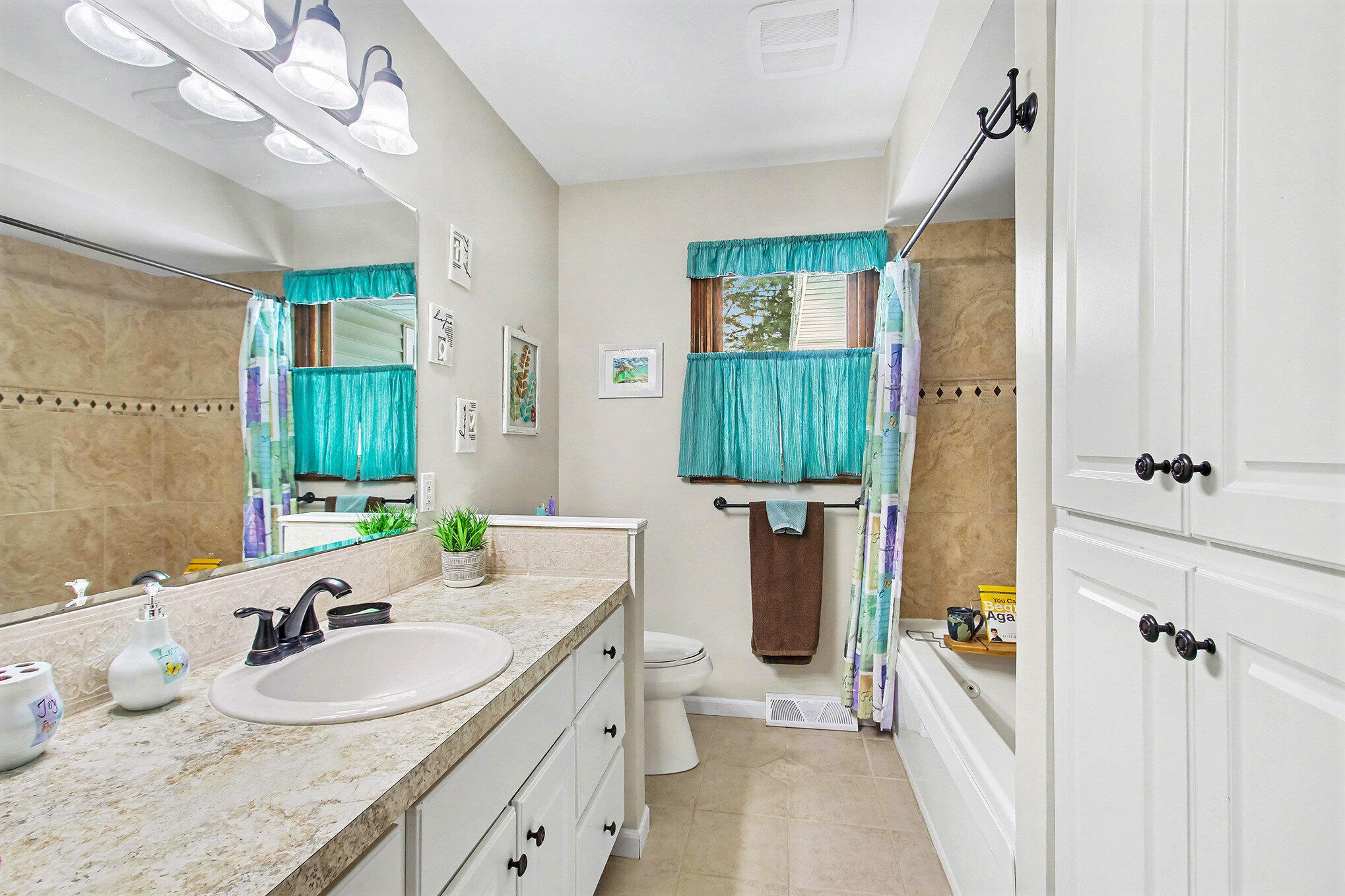 7692 Cardinal Drive Jenison, MI 49428 - Photo 11 of 24 MainFloorBath