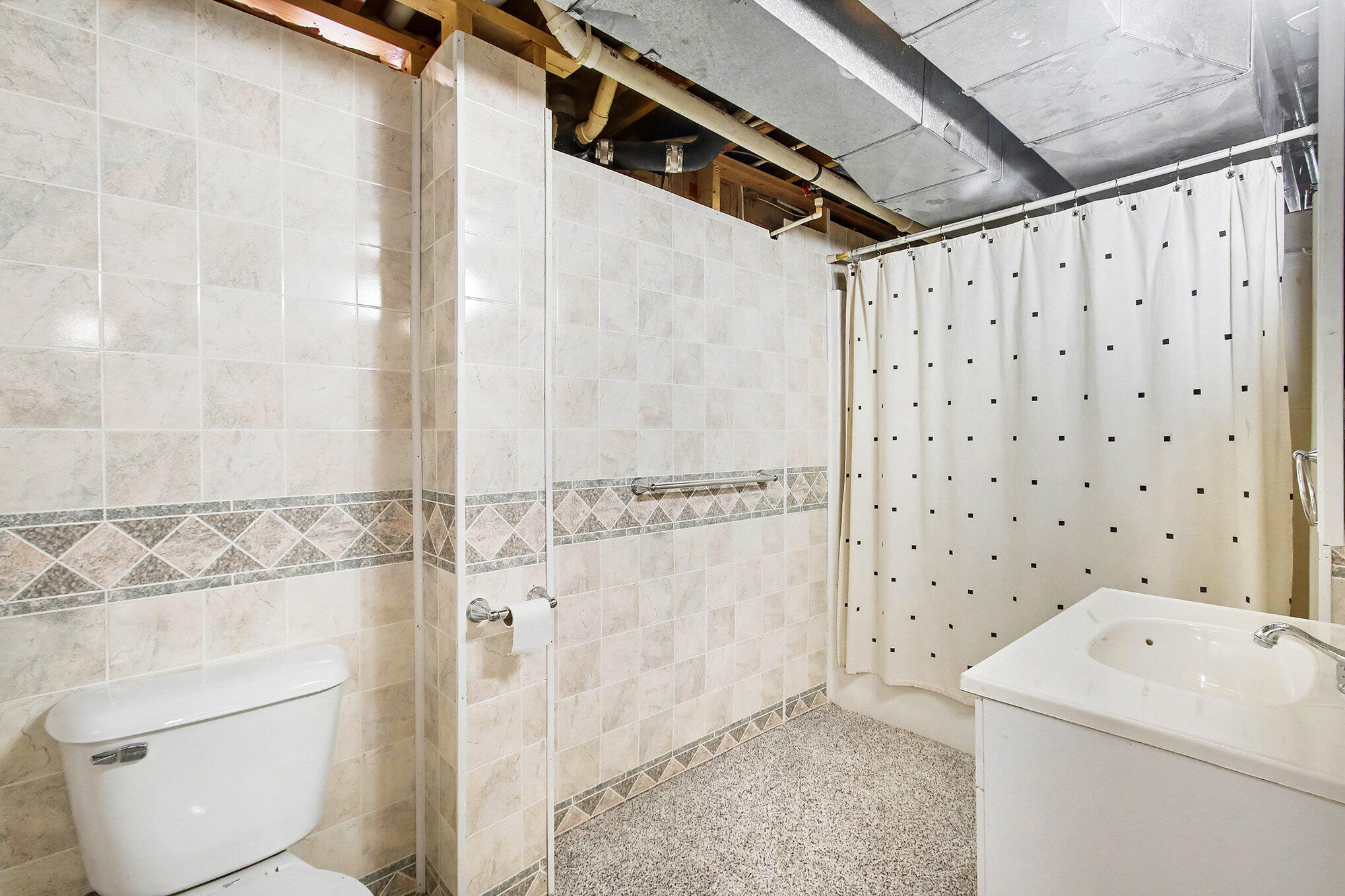 7692 Cardinal Drive Jenison, MI 49428 - Photo 17 of 24 Basement Bath