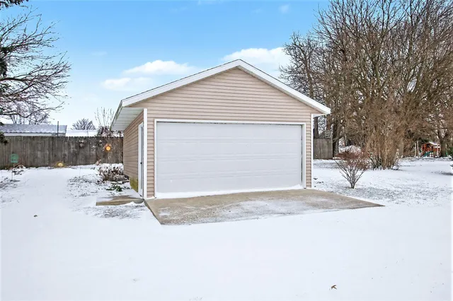 $385,000 | 7692 Cardinal Drive, Jenison, MI 49428