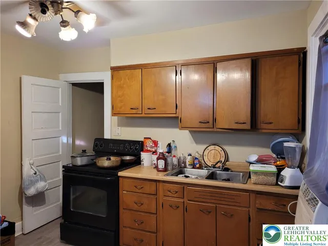 $268,000 | 210 South 17th Street, Allentown, PA 18104