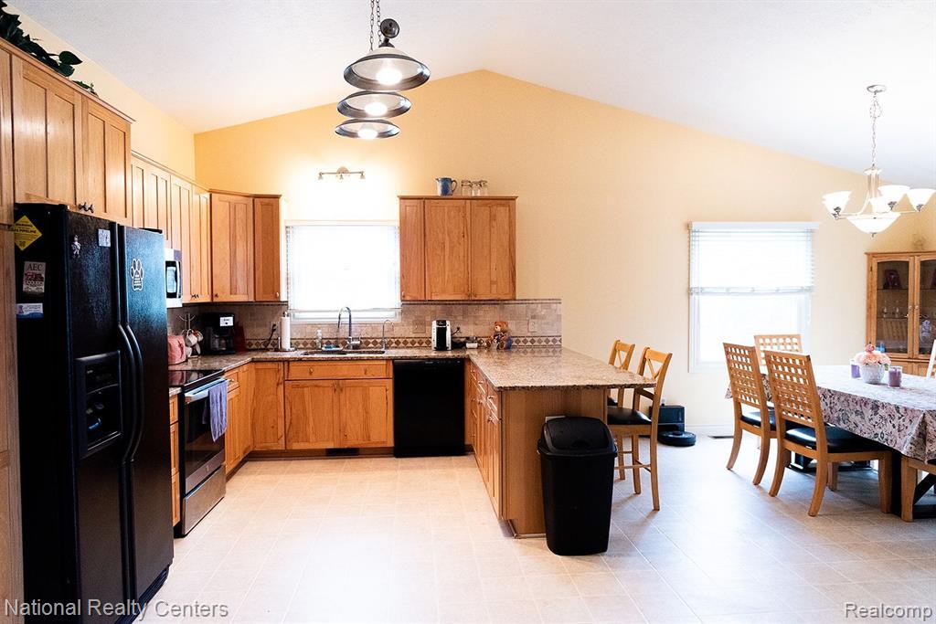 1499 Argentine Road Howell, MI 48843 - Photo 8 of 42