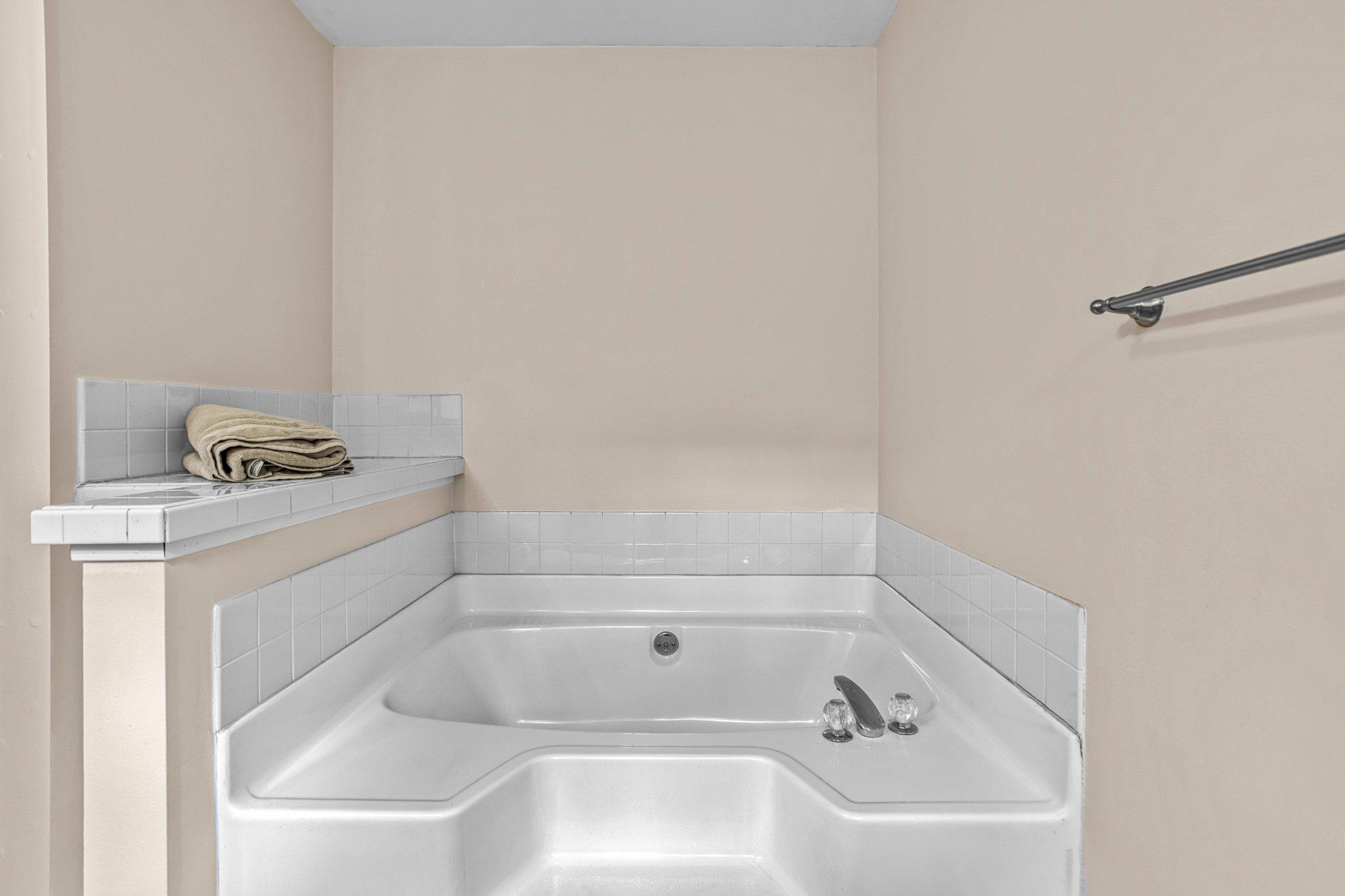 99 Wilt Road Grantsville, MD 21536 - Photo 30 of 56 Corner garden tub soak your stresses away