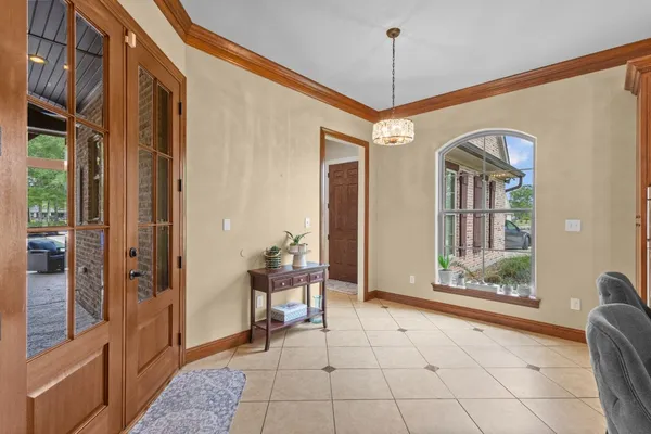 a view of a livingroom with furniture and an entryway