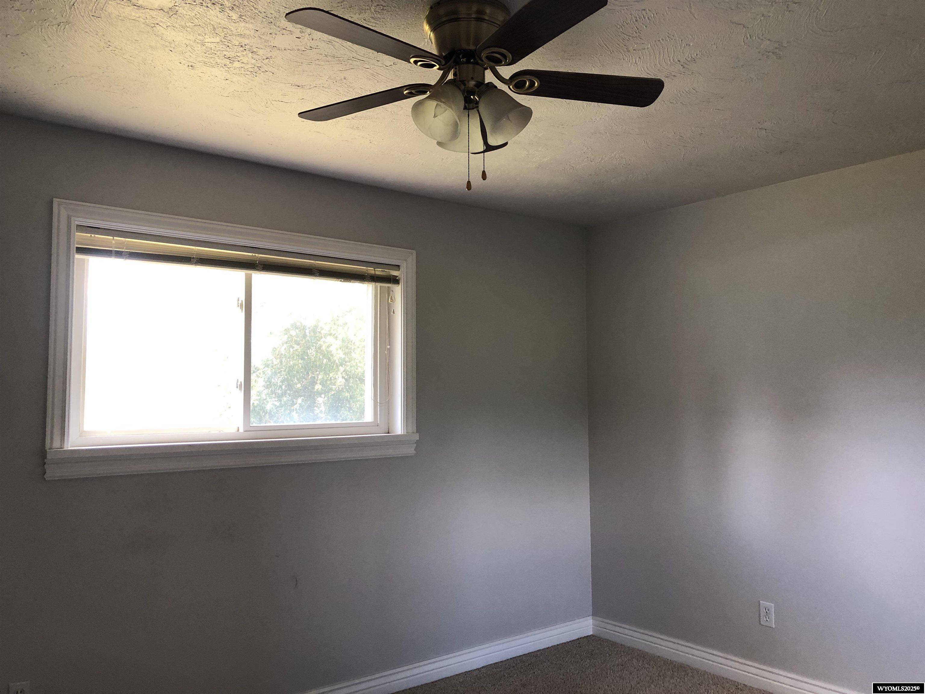 479 Twin Ridge Avenue Evanston, WY 82930 - Photo 7 of 12