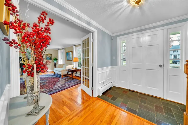 a view of livingroom with furniture