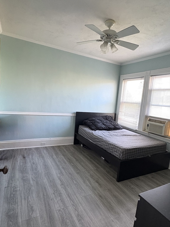 29-31 Essex Avenue, Unit 2 Swampscott, MA 01907 - Photo 7 of 22 a living room with a bed furniture and a ceiling fan