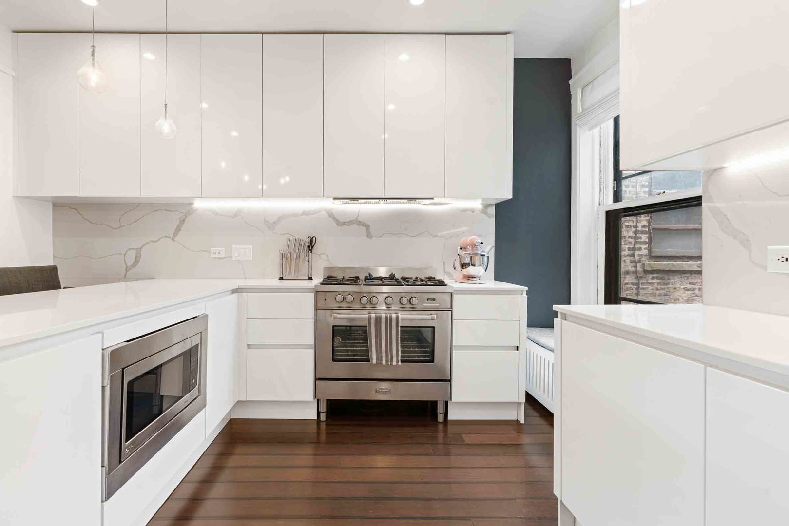 556 West Roscoe Street, Unit 3 Chicago, IL 60657 - Photo 11 of 27