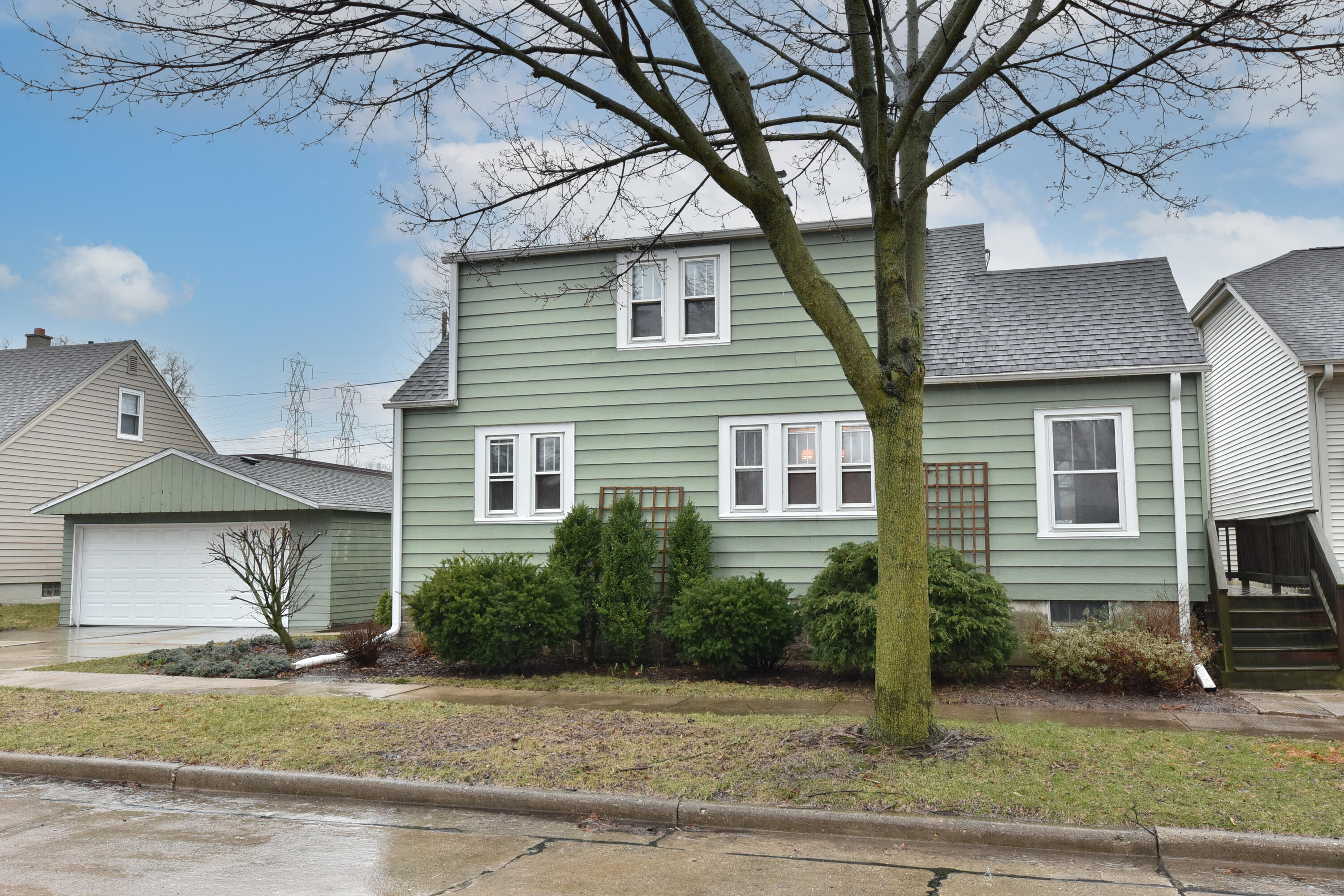 1109 East Norwich St  