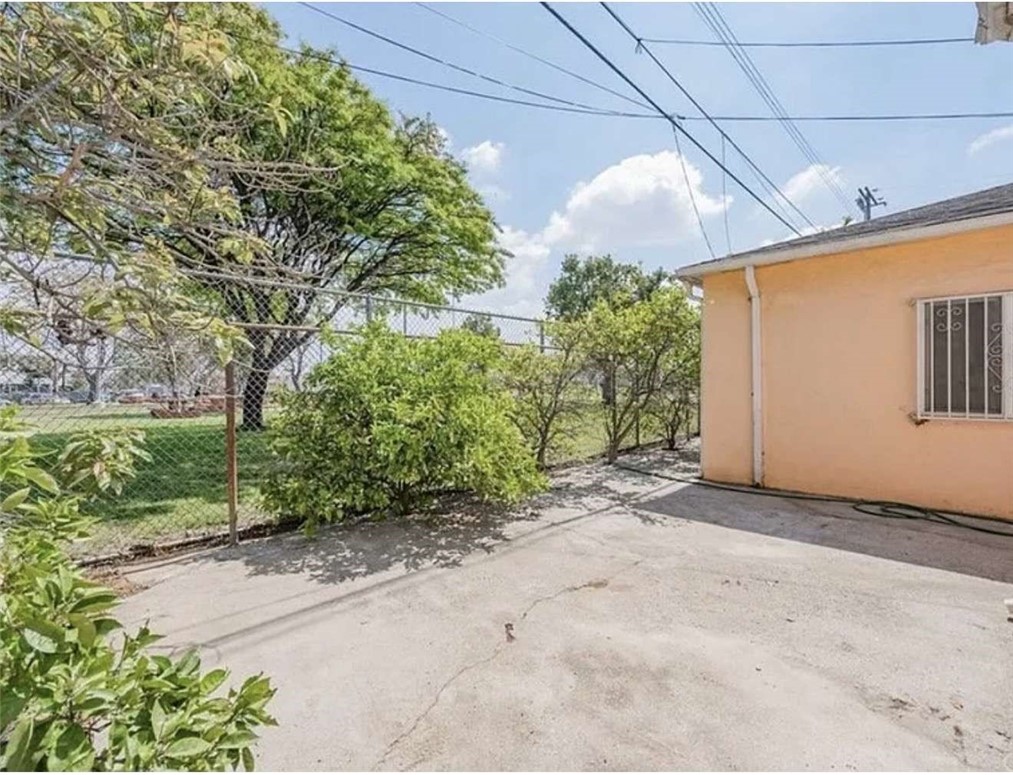 8724 Ruthelen Street Los Angeles, CA 90047 - Photo 18 of 19
