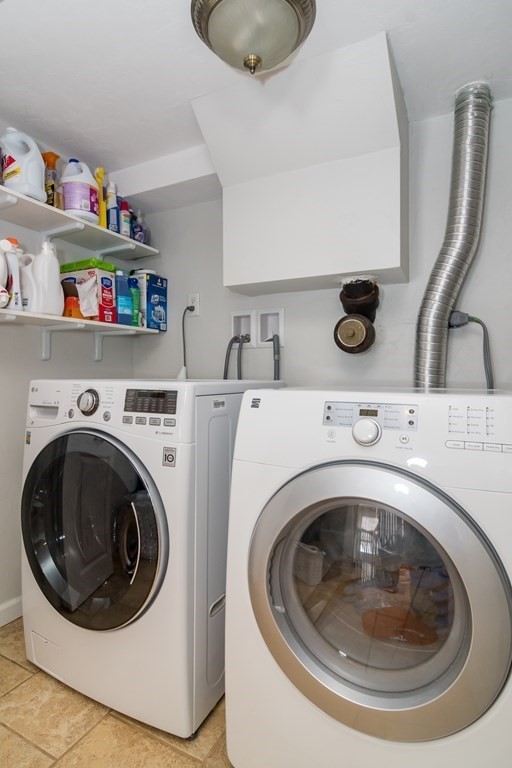 136 Parker Road Framingham, MA 01702 - Photo 26 of 32 a utility room with dryer and washer