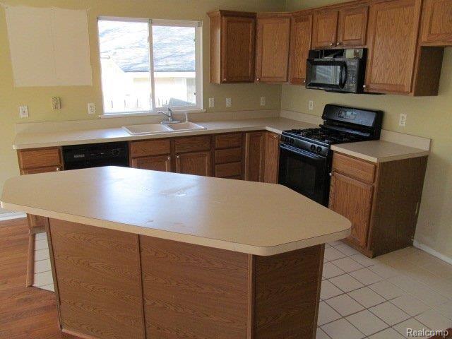 4096 Elmhurst Road Waterford, MI 48328 - Photo 9 of 25 264-018792 - Kitchen (6).JPG