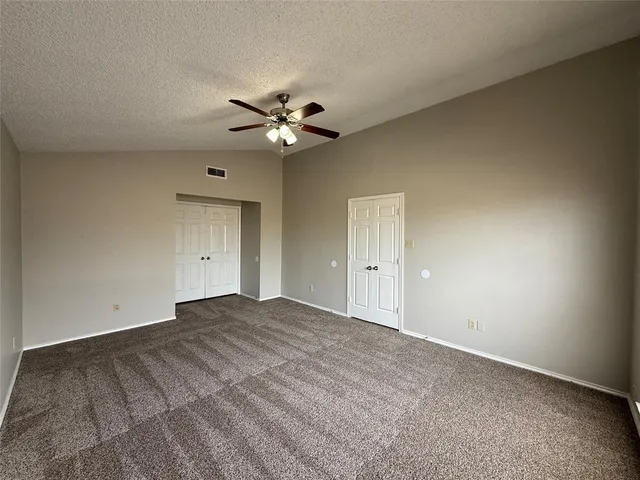 a view of empty room with a ceiling fan