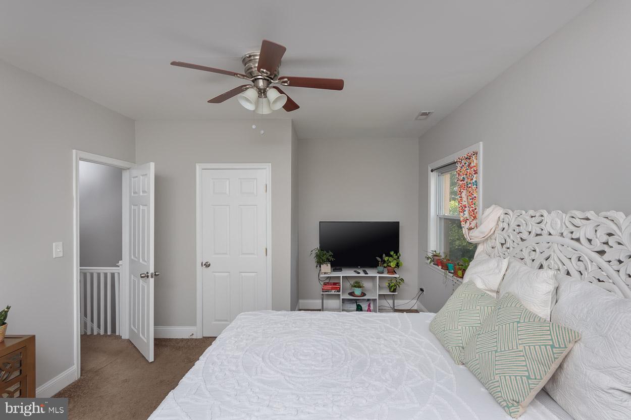 3731 Elkader Road Baltimore, MD 21218 - Photo 20 of 38 Main bedroom