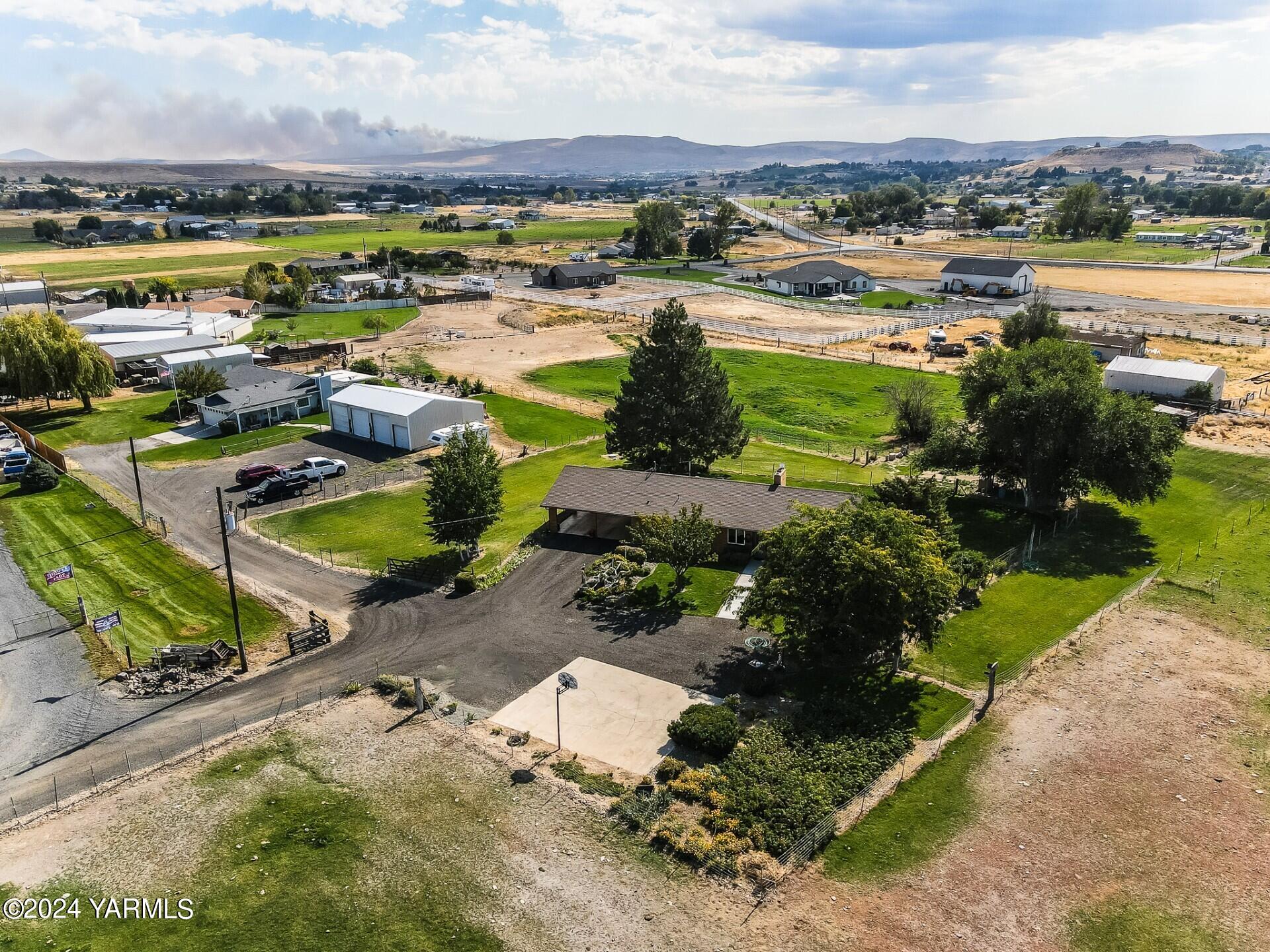 1390 Gibson Road Selah, WA 98942 - Photo 3 of 41 1390 Gibson RD