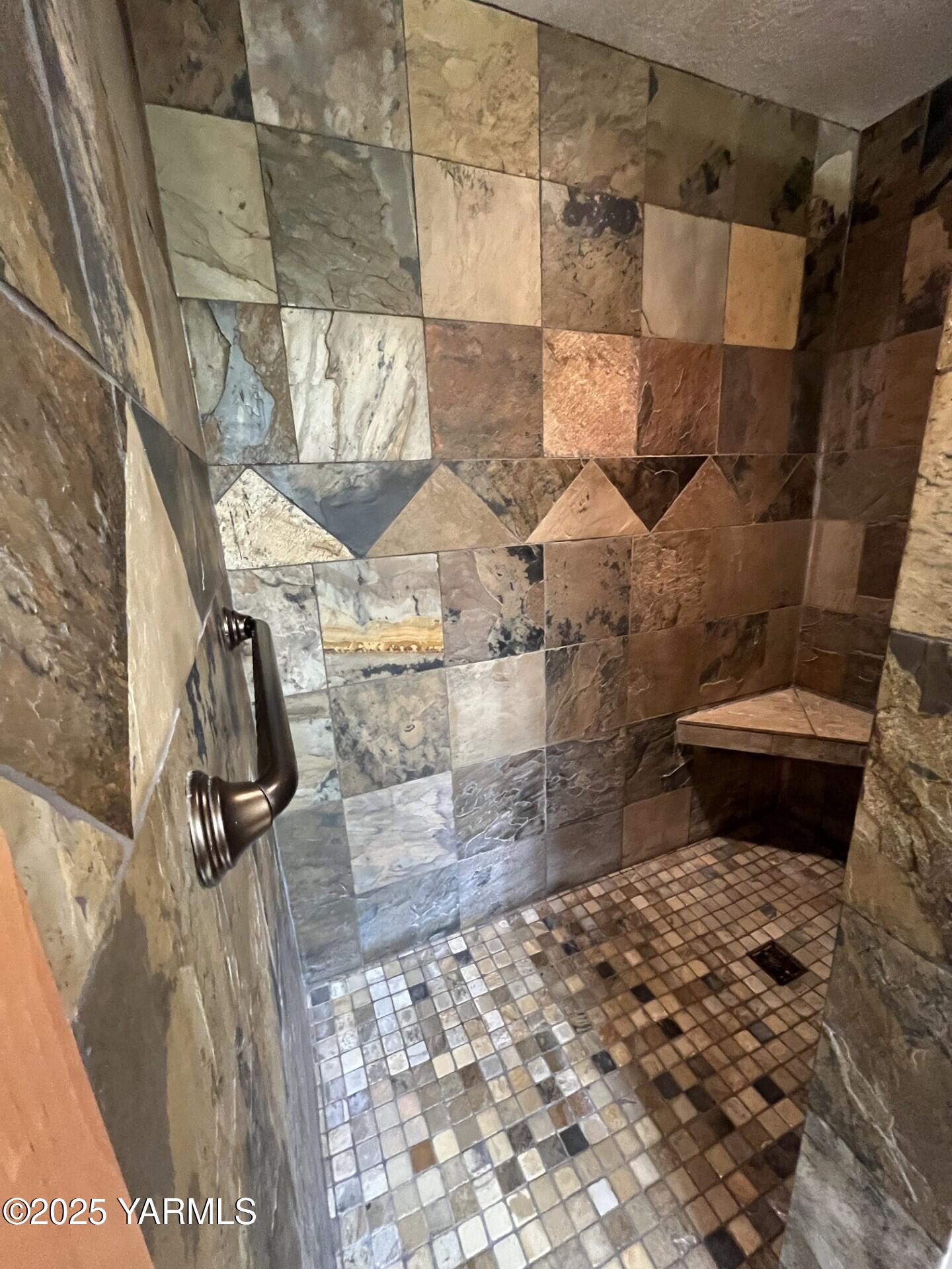 1390 Gibson Road Selah, WA 98942 - Photo 35 of 41 On Suite