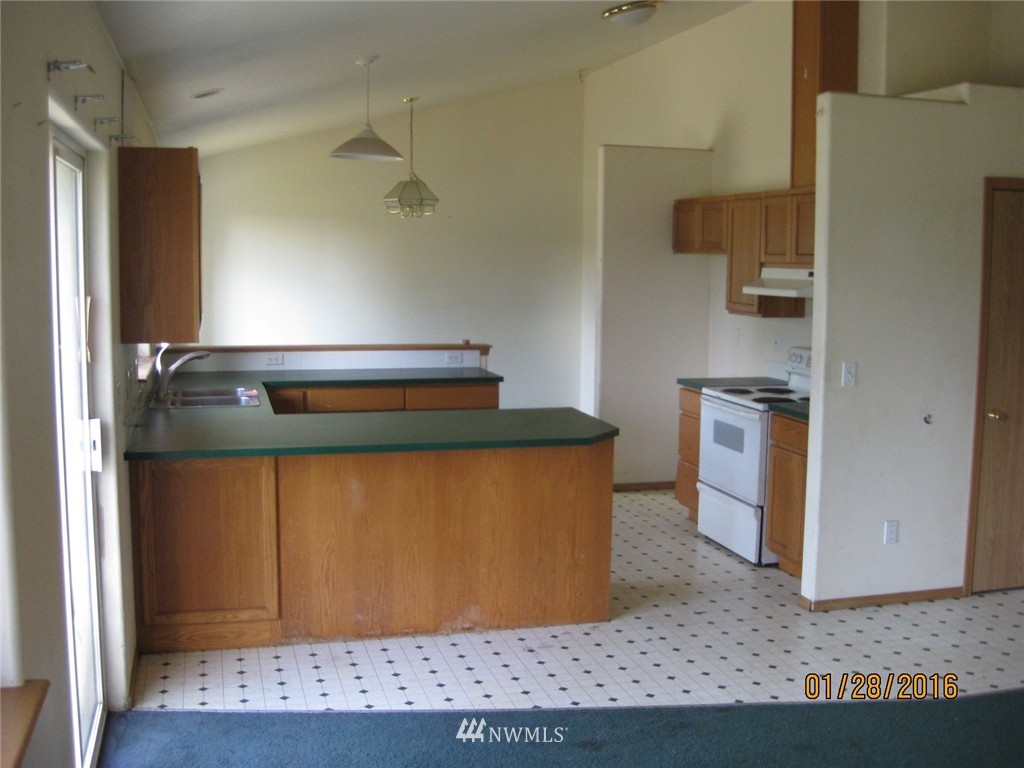 17931 Jordan Street Southwest Rochester, WA 98579 - Photo 2 of 12