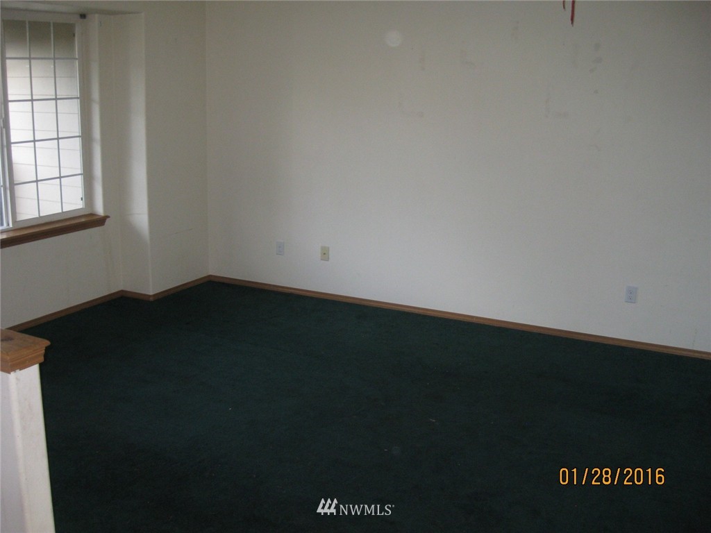17931 Jordan Street Southwest Rochester, WA 98579 - Photo 4 of 12