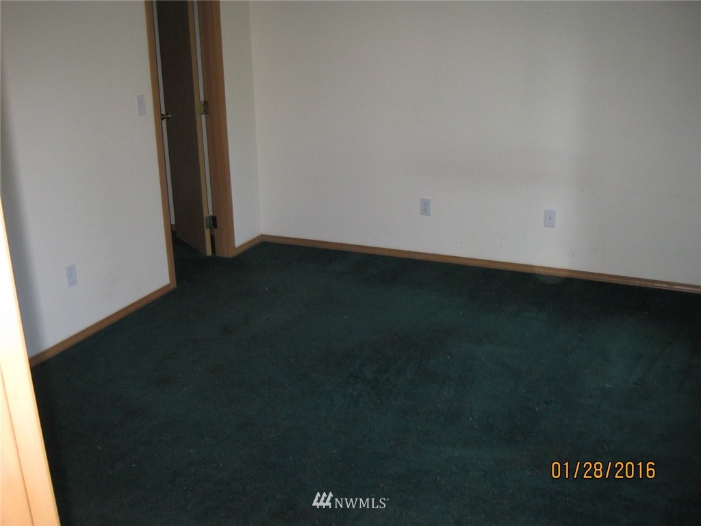 17931 Jordan Street Southwest Rochester, WA 98579 - Photo 5 of 12