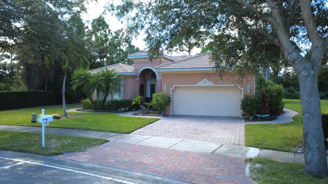 a view of a livingroom with furniture and a ceiling fan