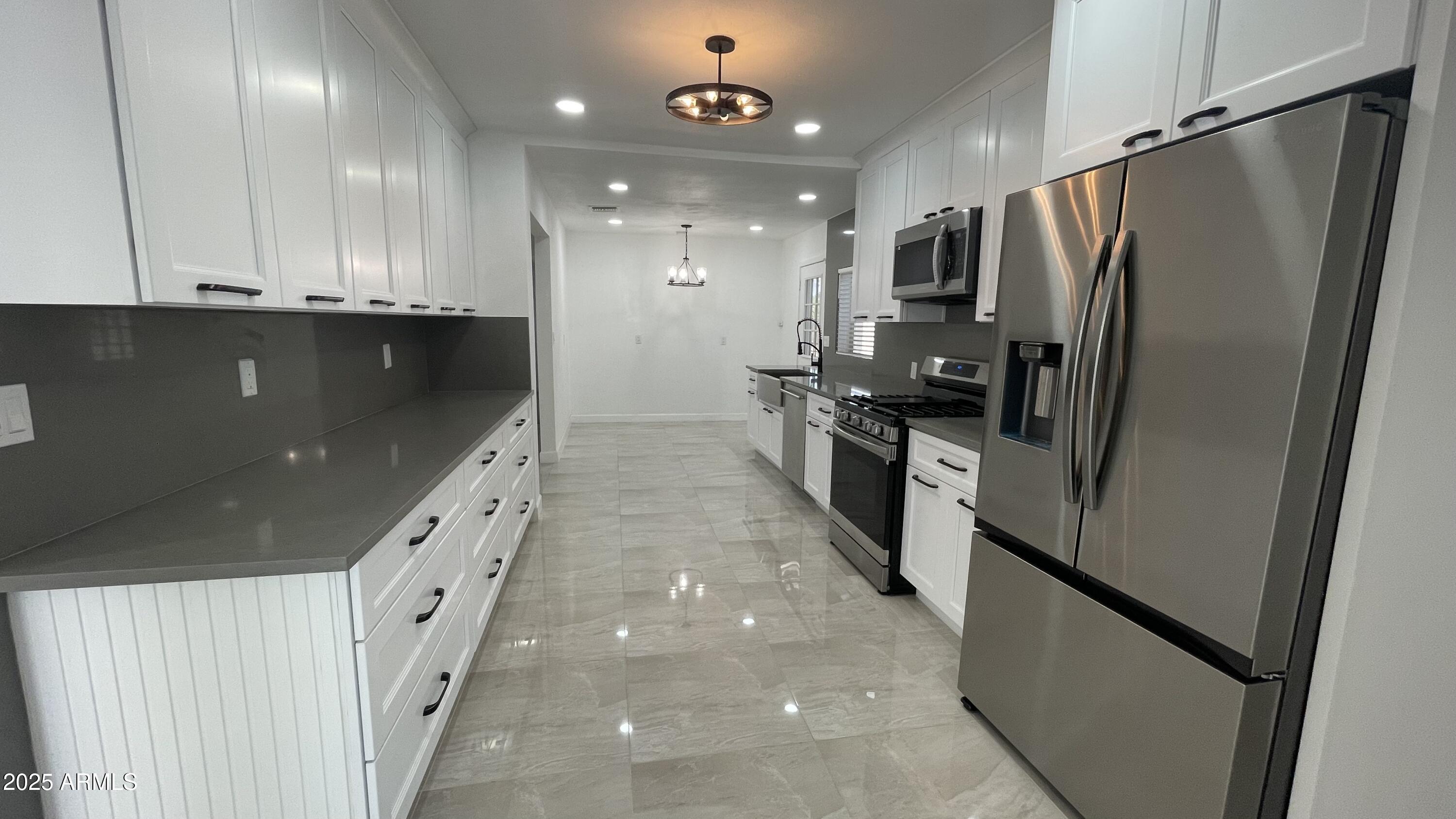6842 North 14th Street Phoenix, AZ 85014 - Photo 12 of 53 Kitchen