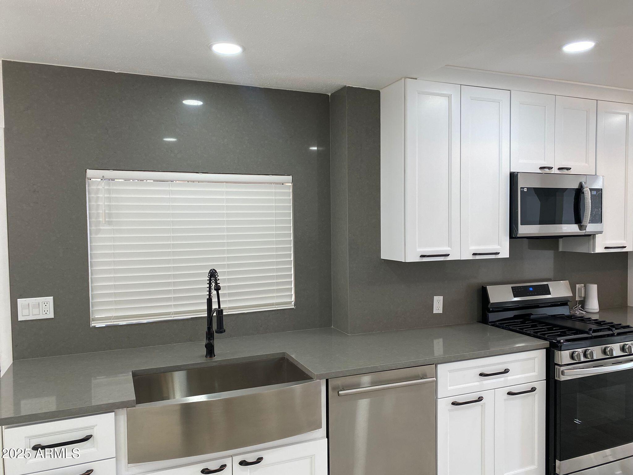 6842 North 14th Street Phoenix, AZ 85014 - Photo 13 of 53 kitchen main