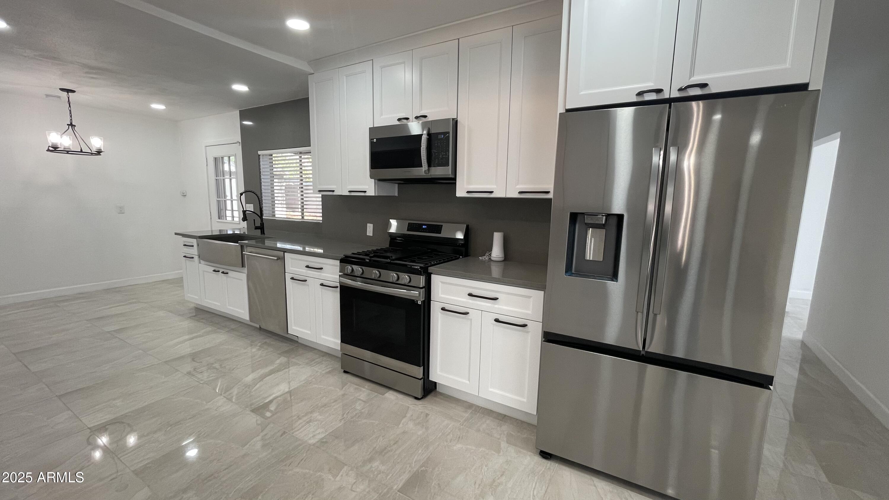6842 North 14th Street Phoenix, AZ 85014 - Photo 20 of 53 kitchen