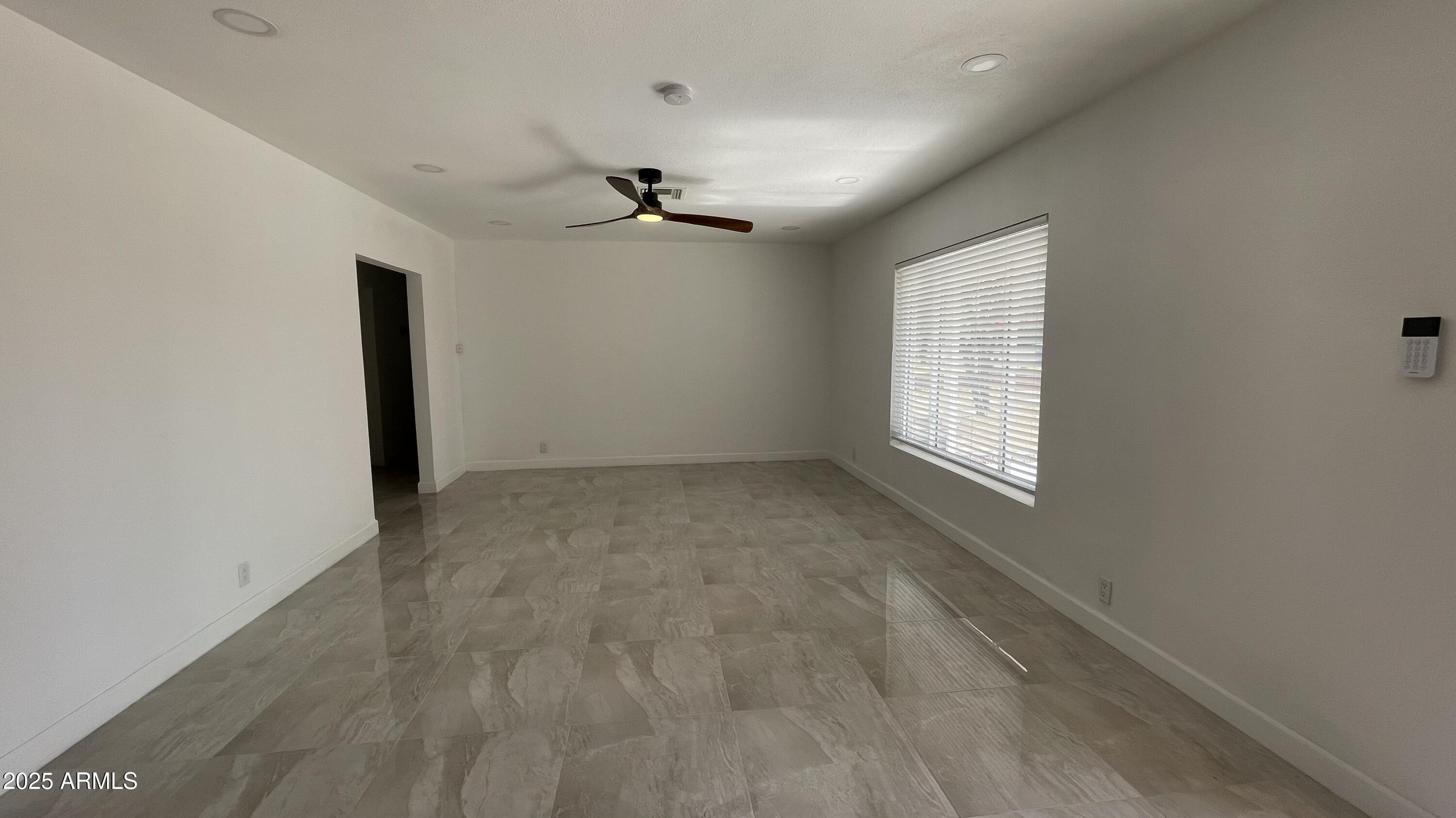 6842 North 14th Street Phoenix, AZ 85014 - Photo 7 of 53 Living room1