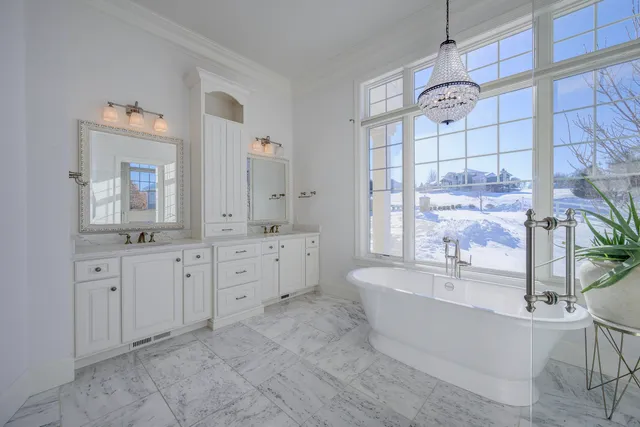 $3,100,000 | 4908 Winners Circle, Middleton, WI 53562