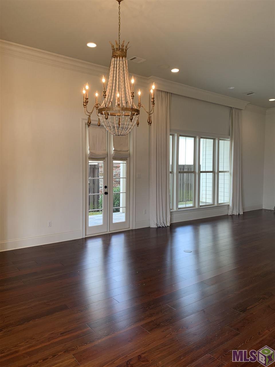 10828 Preservation Way Baton Rouge, LA 70810 - Photo 5 of 20 Dining room with pretty chandelier