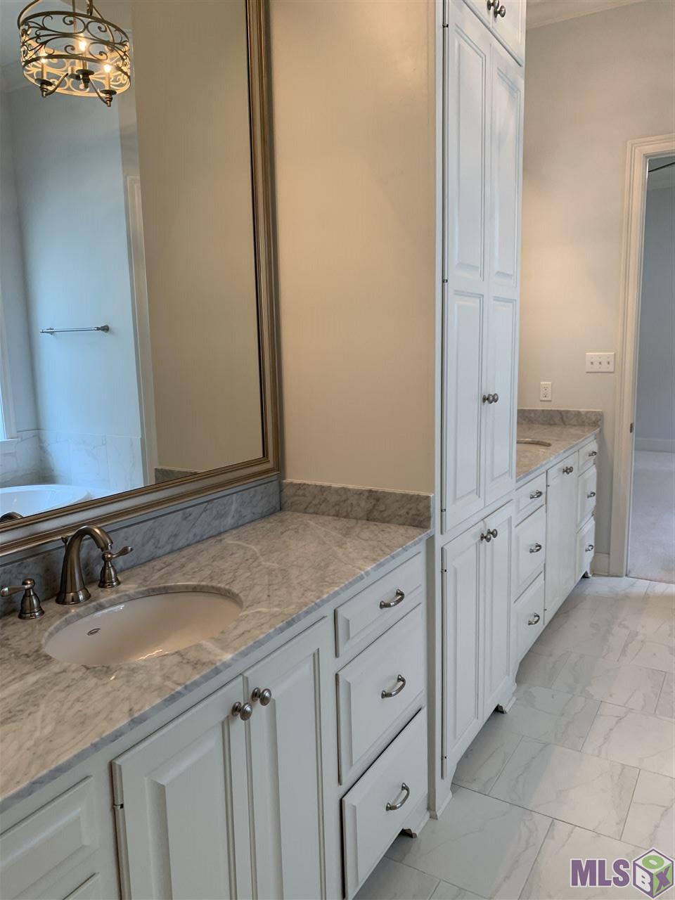 10828 Preservation Way Baton Rouge, LA 70810 - Photo 10 of 20 Master bath vanities