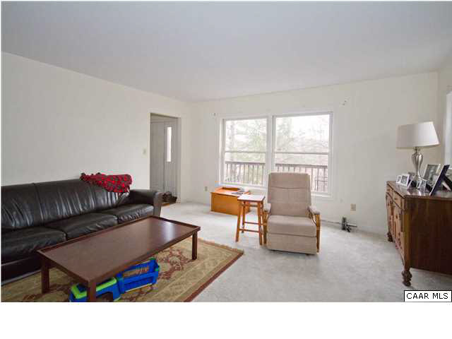 60 Laguna Road Palmyra, VA 22963 - Photo 8 of 25 a living room with furniture and a window
