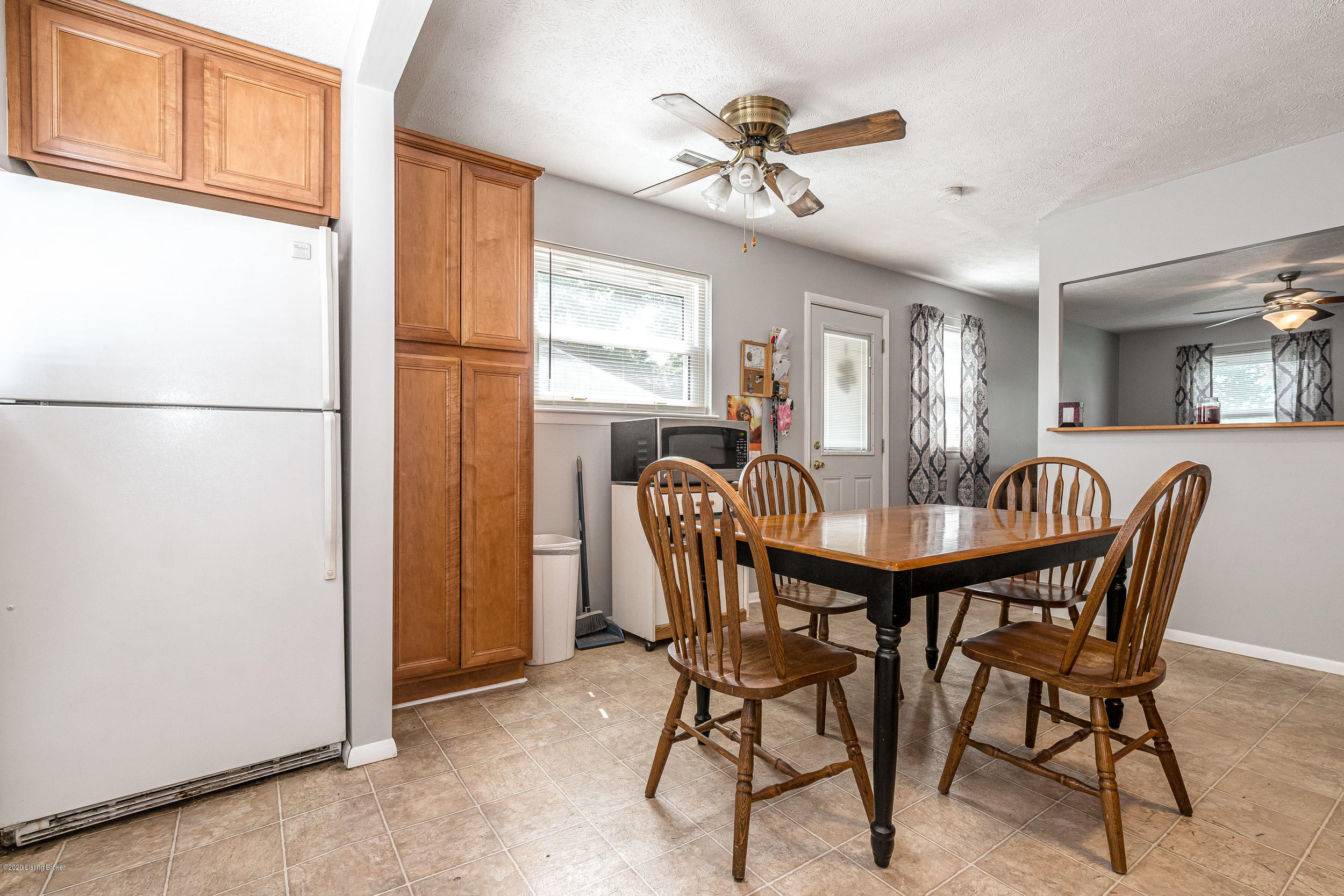 374 Mayflower Road Louisville, KY 40229 - Photo 14 of 36 374 Mayflower Road-19