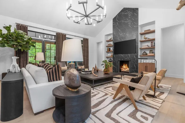 $2,295,000 | 3341 Gaslight Lane, Saugatuck, MI 49453