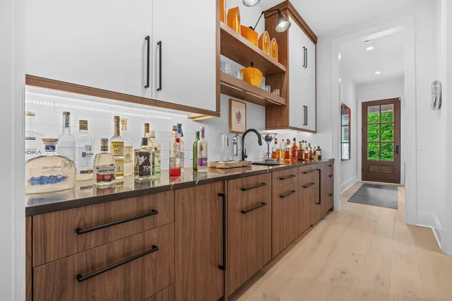 $2,295,000 | 3341 Gaslight Lane, Saugatuck, MI 49453